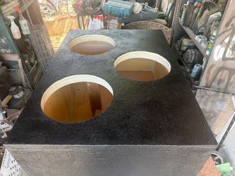Box  for 3 15” tune at 34htz asking $200