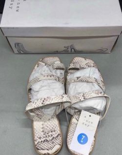 Women’s Sandals Shoes Size 7W