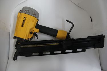 DeWalt DWF83PL Pneumatic Framing Nailgun