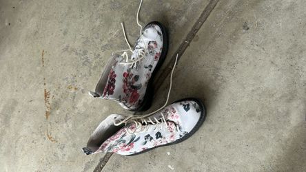 Women’s Girl’s Size 6 Boots