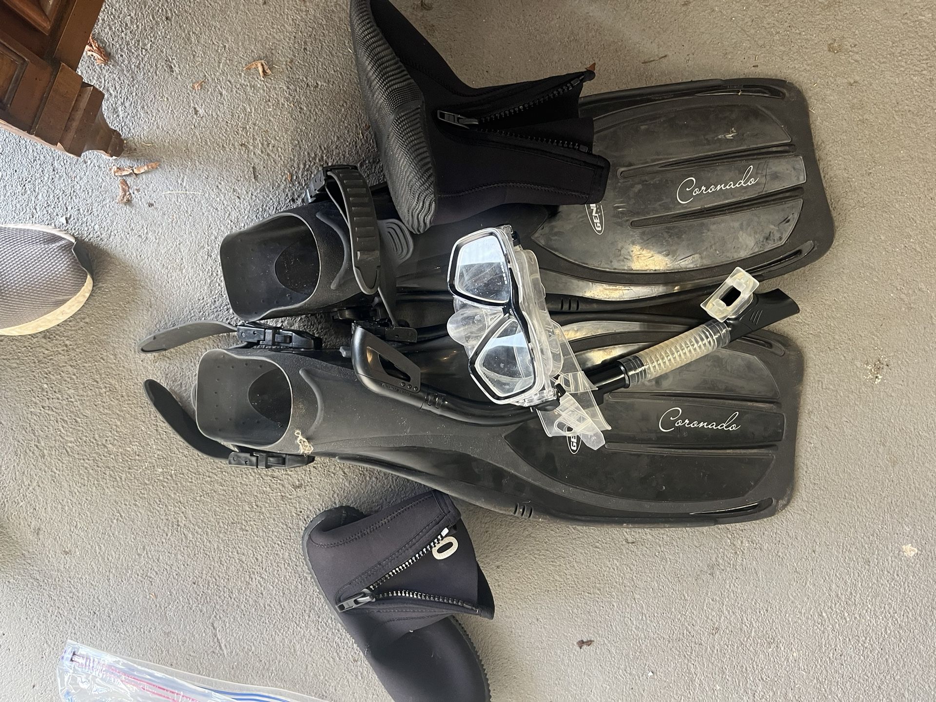 Snorkel Mask Size 10 Boots And Fins