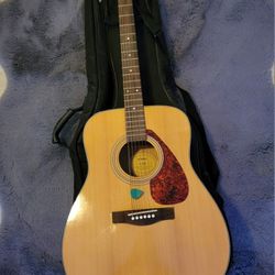 Yamaha Acoustic guitar with extras