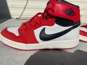NIKES HIGH TOP CANVAS STYLE