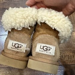 UGG 