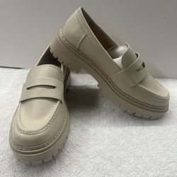 Soda Women's Eureka Penny Loafer Bone Shoes in size 9