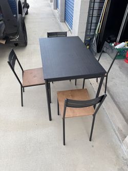 Table with 4 chairs
