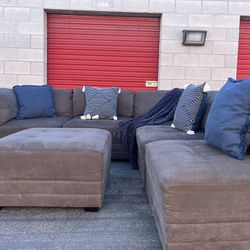 Costco Gray Sectional With Ottoman NEW 