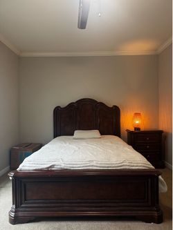 Queen bed set