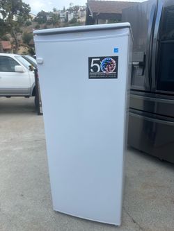 Danby, 10 cu ft upright freezer DUFM101A2WDD