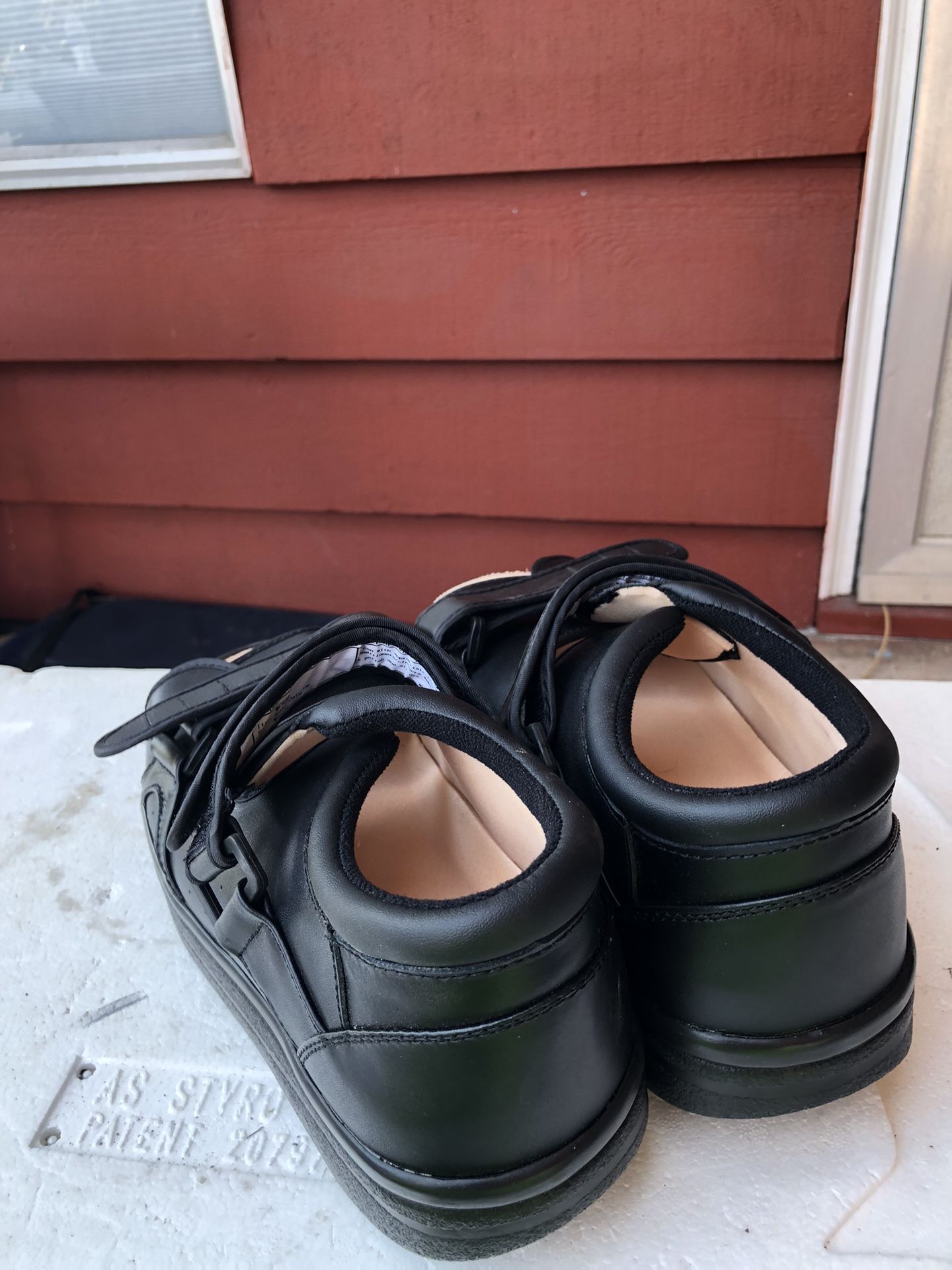 Wound Care Shoe System Black Platform Sandals with Velcro Straps Size Large DARCO Wound Care Shoe System™ | Offloading Footwear main image 3