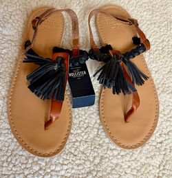 Hollister Tassel T-Strap Sandals Size 6