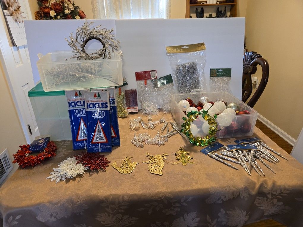 Snapware Storage With Christmas Decor