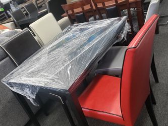 Comedor de cuatro sillas