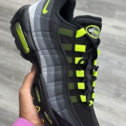 black neon air max 95
