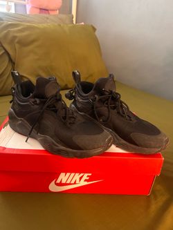 Black Nike shoes size 7.5 women