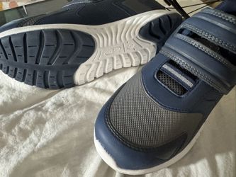 Boy’s Shoes, Size 5