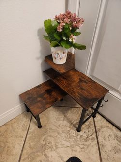 Adjustable 3 tier decorative corner shelf
