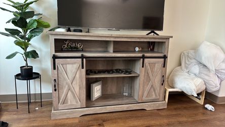 Entertainment center