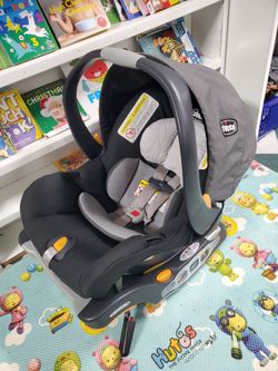 Chicco Keyfit 30 Infant Carseat with Base
