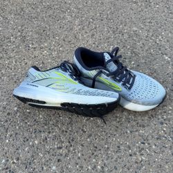 Brooks Sneakers