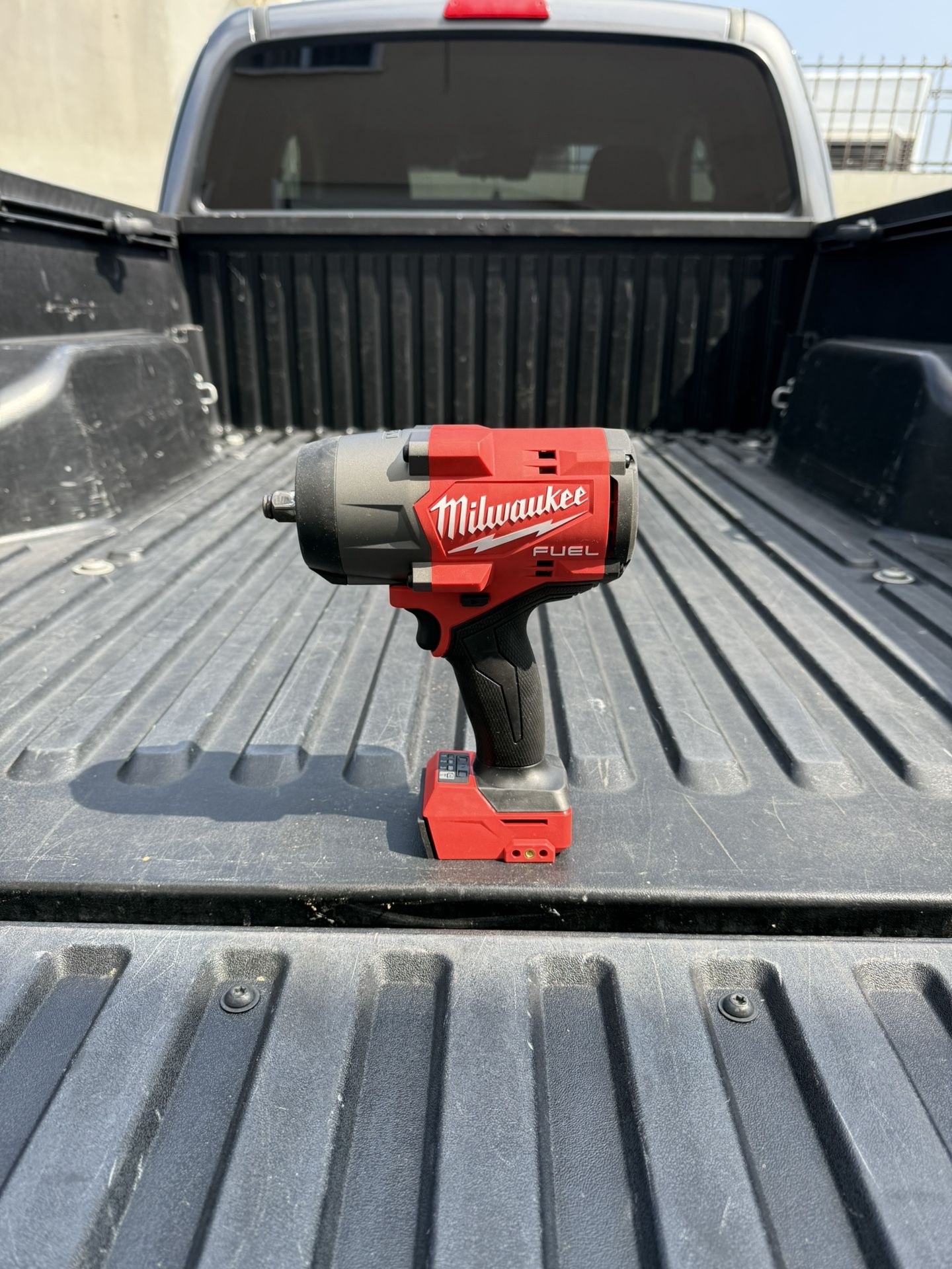 NEW Milwaukee M18 FUEL 18V Lithium-Ion Brushless Cordless 1/2 in. Impact Wrench w/Friction Ring (Tool-Only)