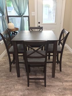 Brand new dining table with 4 counter height chairs