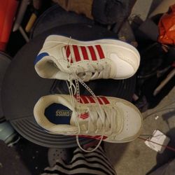 K Swiss Boys Size 6 White Shoes With  💙 ♥️ AccentsRed& Blue