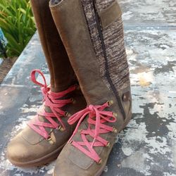 Size 9 Women's Merrill Boots