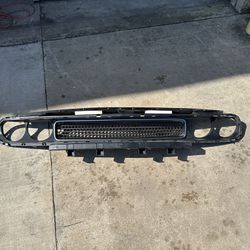 2008, 2009, 2010, 2011, 2012, 2013, 2014 Dodge Challenger Grill Upper ( Used Car Parts )