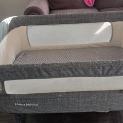Mika Micky Bedside Bassinet 