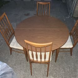 Heavy Duty Wood Table and Chairs With An additional 2 Extensions To Insert To extend In Size