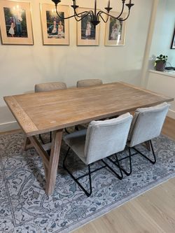 Farmhouse table and 4 cushioned chairs