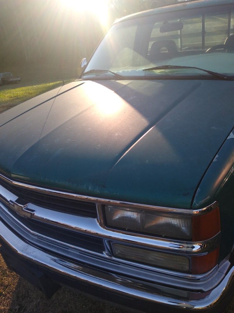 88/98 Chevy Truck Hood Only Rust And Dent Free