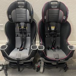 (2) Graco Extend2Fit Convertible Car Seats