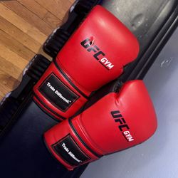 UFC Boxing Gloves, Red