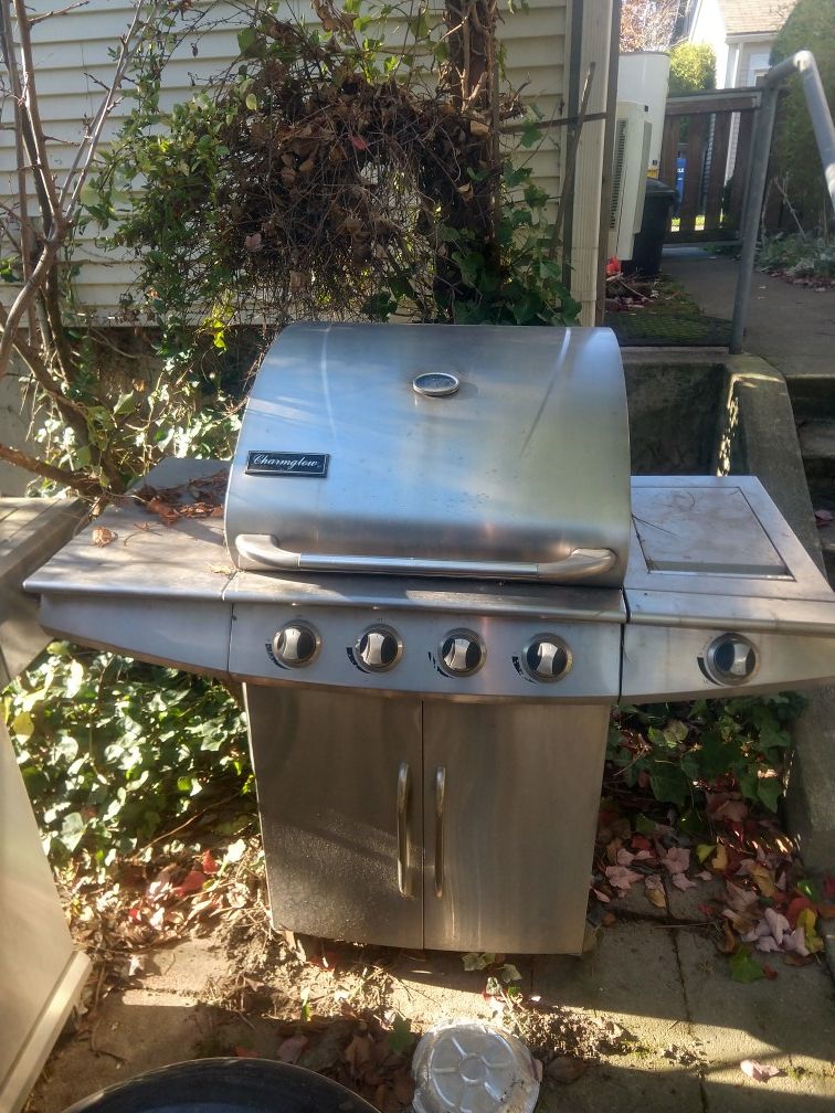 Free scrap BBQ , and light fixtures