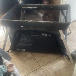 Guava Lotus Travel Crib Portable