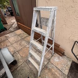 5’ Aluminum Ladder 