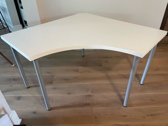 Linmon/ Adils corner desk