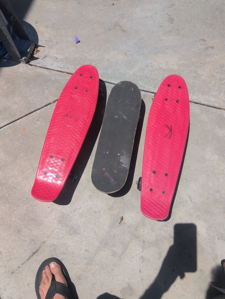 3 Mini Skateboards