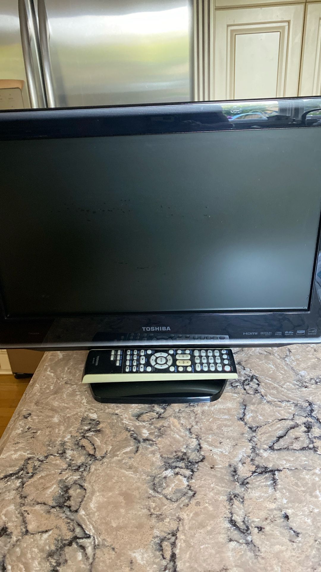 19” Toshiba LCD TV DVD Combination