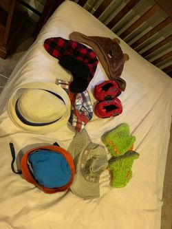 Kids hats and slippers small