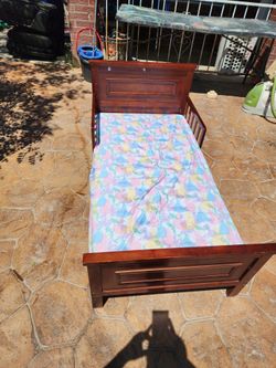 Toddlers bed