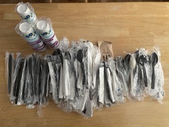 😊All New!! Plastic Silverware & Paper Cups😊 