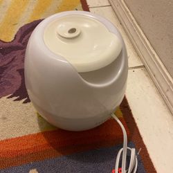 Humidifier By Vicks  Price 5$.  Pick Up  E. 72.  and. Grandview.   E. Tacoma 