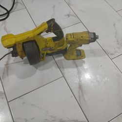 Culebra de 18 voltios Funciona muy bien taladro también funciona solamente una batería