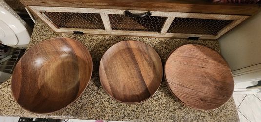 Serving Dinner Plates And Chip Bowl