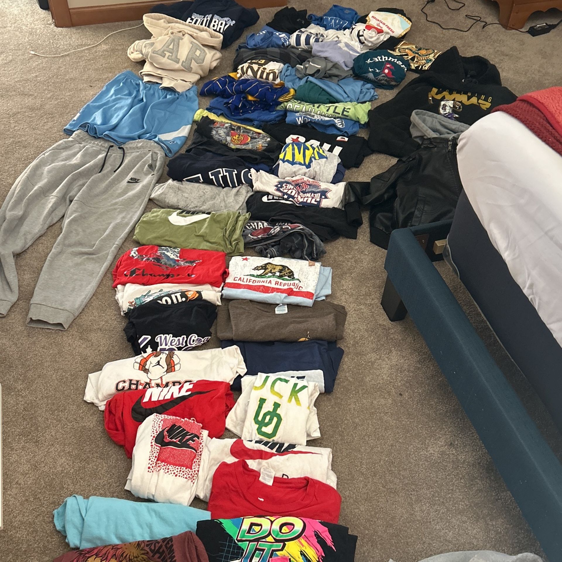 Lot Of Close Youth Large To Adult Medium Cloths,All Products : American Fashion Style Bags On Sale