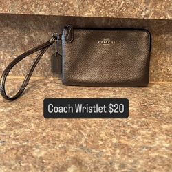 Coach Wristlet Gray