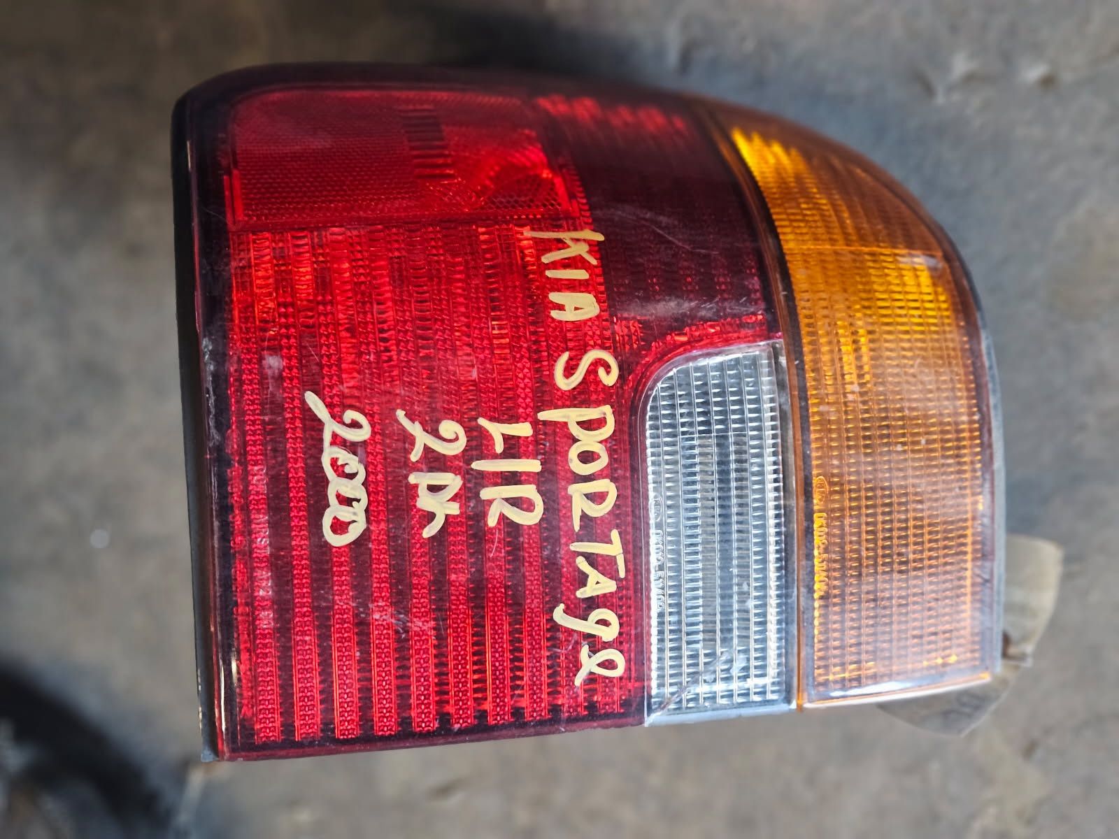 2000 Kia Sportage L/S Taillight